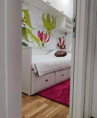 The 2-bedroom - Free Private Parking 아파트 베오그라드