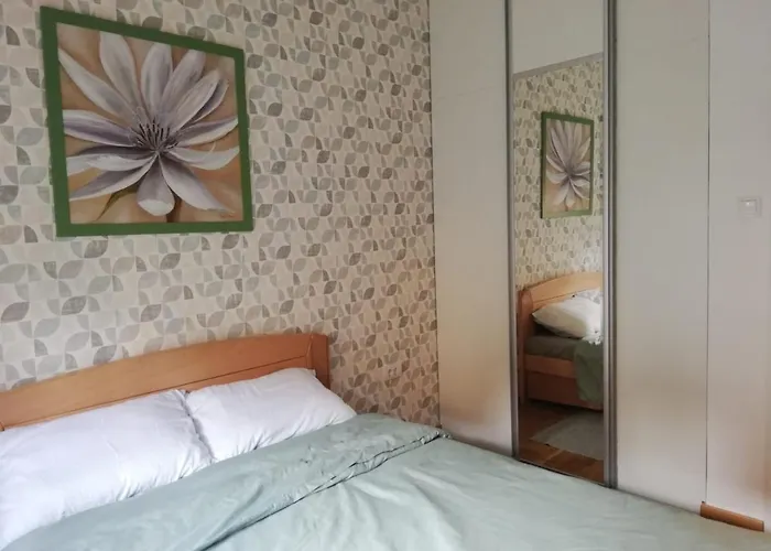 The 2-bedroom - Free Private Parking *