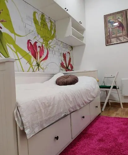 The 2-bedroom - Free Private Parking 아파트 베오그라드