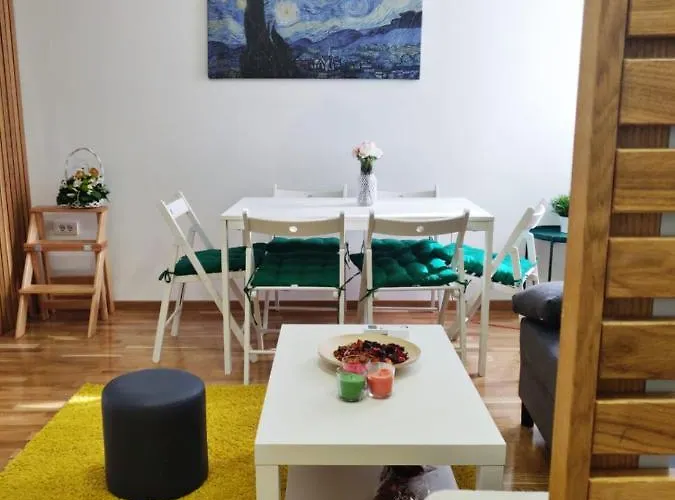 The 2-bedroom - Free Private Parking 아파트