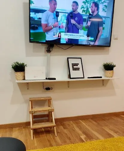 The 2-bedroom - Free Private Parking 아파트 *